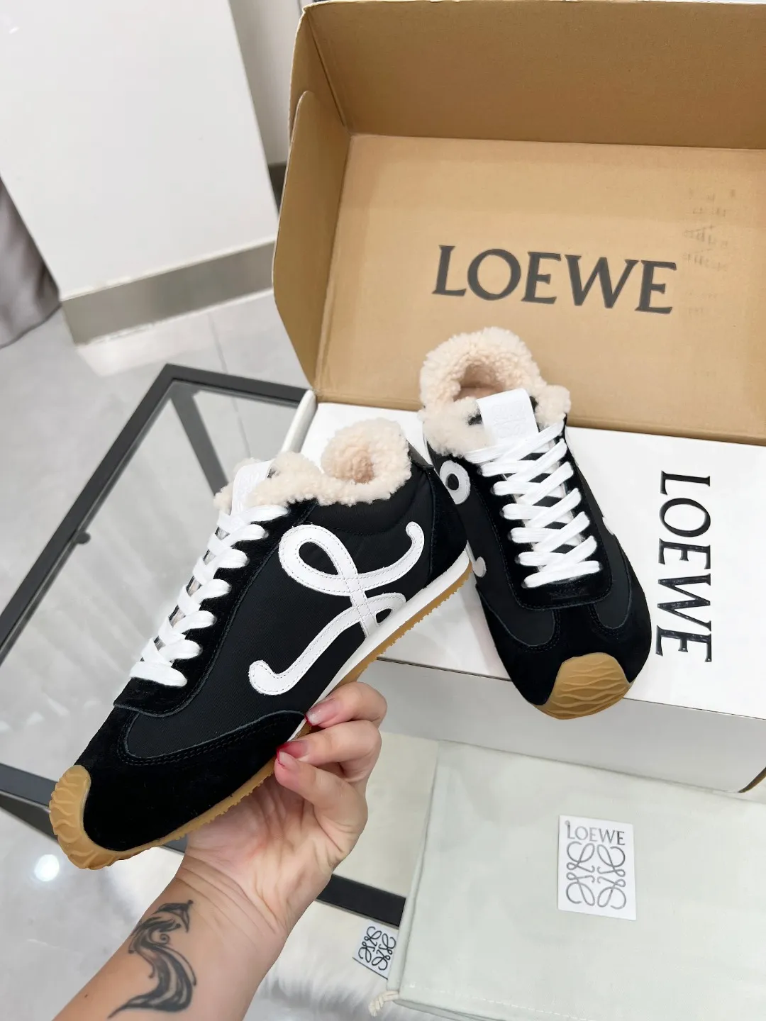 👟👟Ex-factory price 500👟👟 Male +10 2025 autumn and winter Maoli new style, the same style as Wang Yibo! Loewe Ballet Runner 2.0 sports shoes for couples, moral training shoes, new color matching retro series running shoes, standard size: women's size 35-40, men's size 39-45, button ➕20